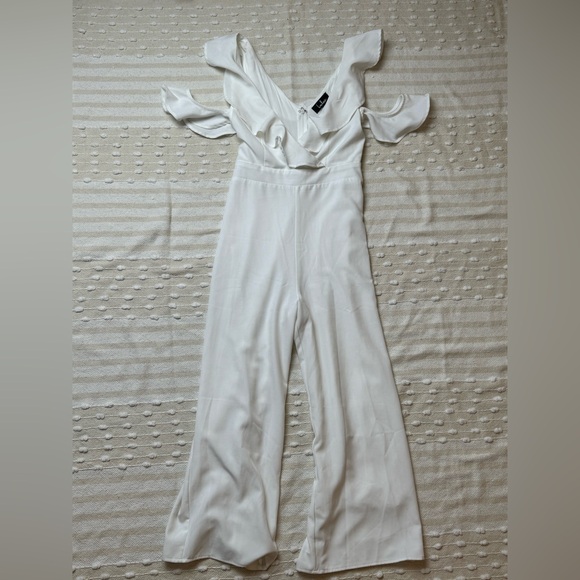 LuLu’s Doozy White Ruffled Wide Leg Off The Shoulder Jumpsuit size small - Picture 2 of 12